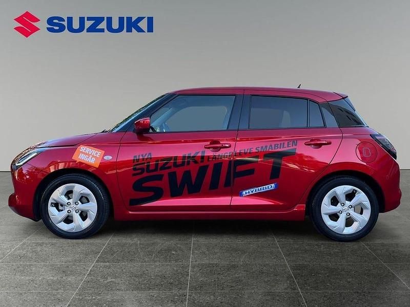 Begagnad Suzuki Swift 83 HK (61 kW) 2024 Röd Halvkombi