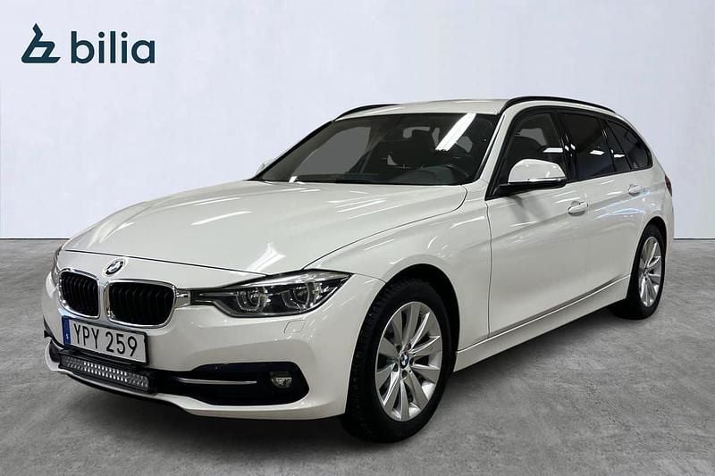 Vit Begagnad 2018 BMW 320 Kombi | 224 000 kr (Bra pris) - Bild 1/4