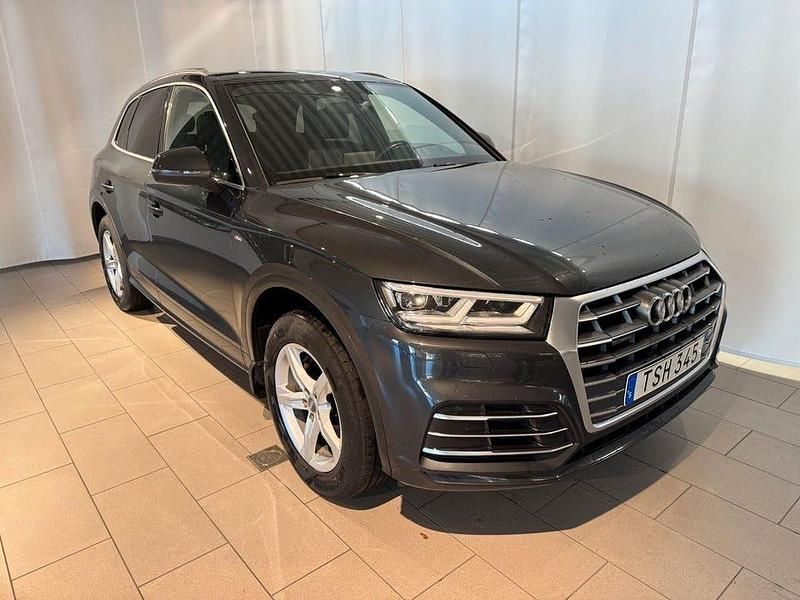 Grå Begagnad 2019 Audi Q5 Comfort SUV | 319 000 kr (Lite dyr) - Bild 1/4