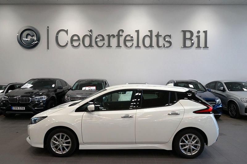 Vit Begagnad 2022 Nissan Leaf 360º Halvkombi | 174 800 kr (Bra pris) - Bild 1/4