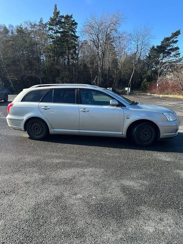 Begagnad Toyota Avensis 147 HK (108 kW) 2004 Kombi