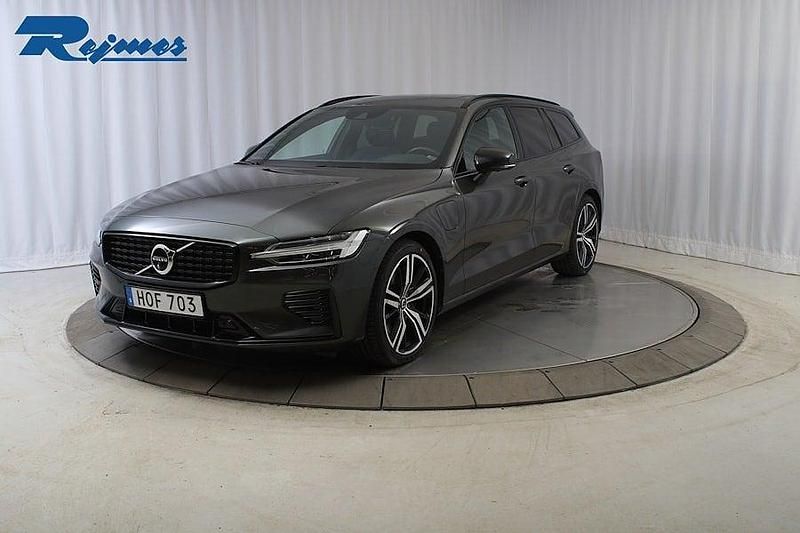 Mörkgrå Begagnad 2021 Volvo V60 R-Design Kombi | 408 900 kr (Marknadspris) - Bild 1/4