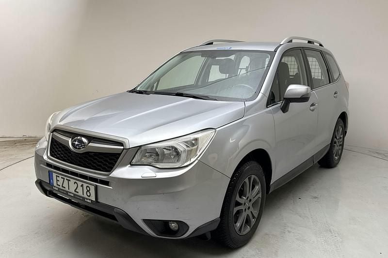 Silver Begagnad 2014 Subaru Forester SUV | 99 000 kr (Bra pris) - Bild 1/4