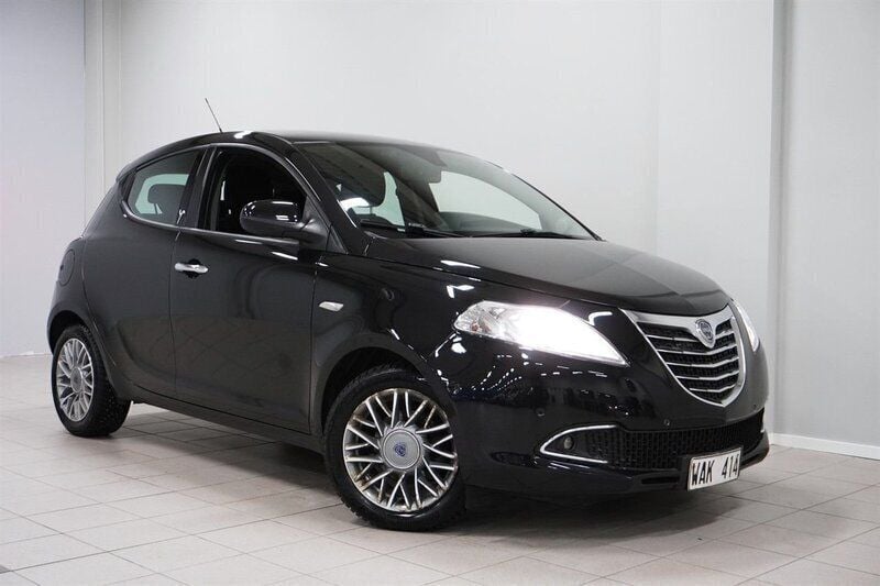 Svart Begagnad 2012 Lancia Ypsilon Gold Halvkombi | 39 800 kr - Bild 1/4