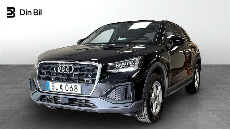 Svart (brilliantsvart) Begagnad 2022 Audi Q2 Proline SUV | 279 000 kr (Marknadspris) - Bild 1/4