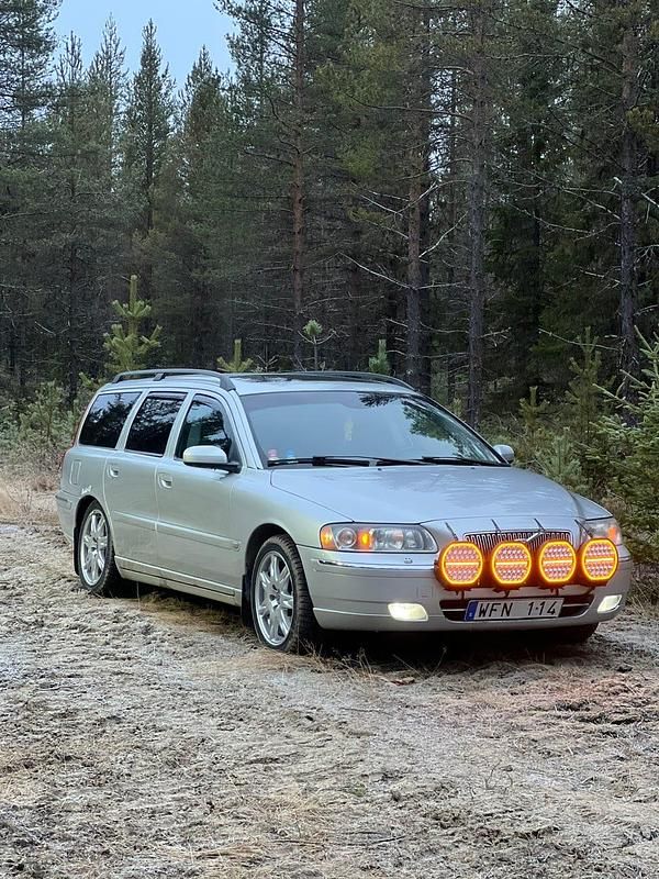 Begagnad 2005 Volvo V70 Kombi | 42 000 kr (Lite dyr) - Bild 1/4