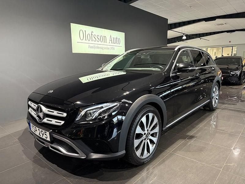 Svart Begagnad 2017 Mercedes E220 Kombi | 348 500 kr (Dyr) - Bild 1/4