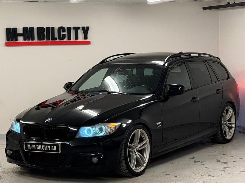 Svart Begagnad 2011 BMW 320 M Sport Kombi | 113 900 kr (Lite dyr) - Bild 1/4