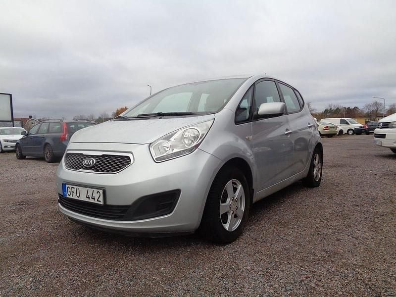 Begagnad Kia Venga 90 HK (66 kW) 2010 Silver Halvkombi