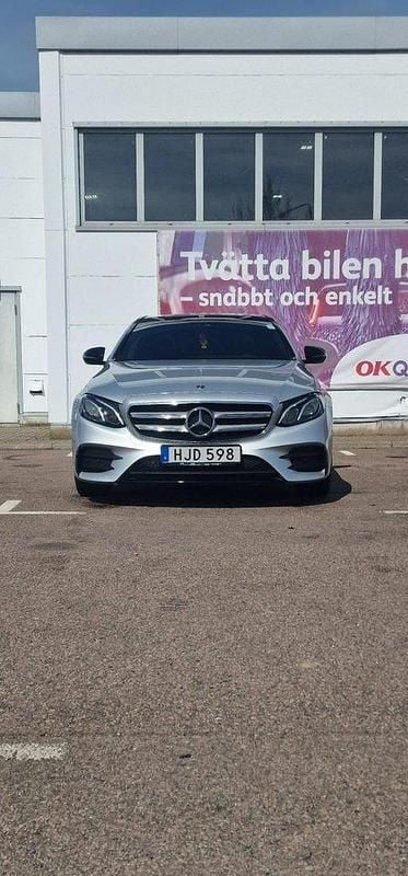 Silver Begagnad 2019 Mercedes E200 AMG line Sedan | 365 000 kr (Marknadspris) - Bild 1/4