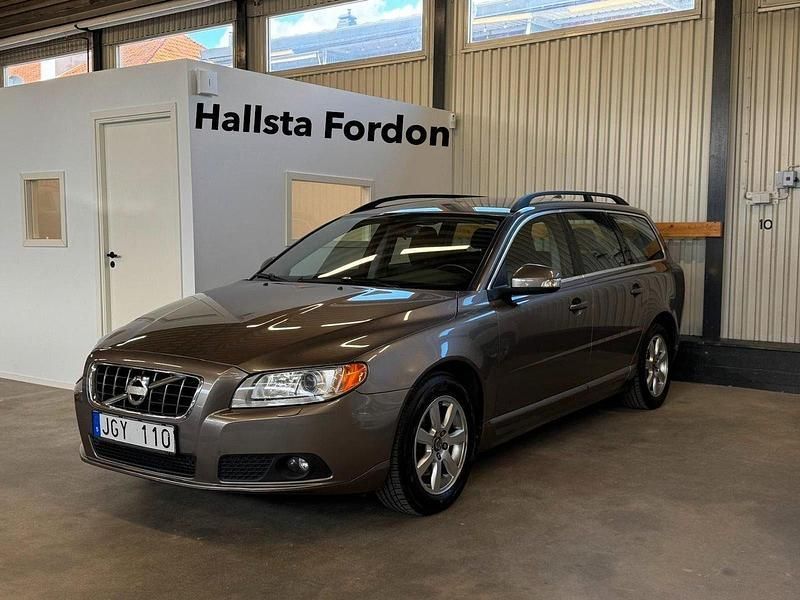 Grå Begagnad 2011 Volvo V70 Momentum Kombi | 108 900 kr (Marknadspris) - Bild 1/4