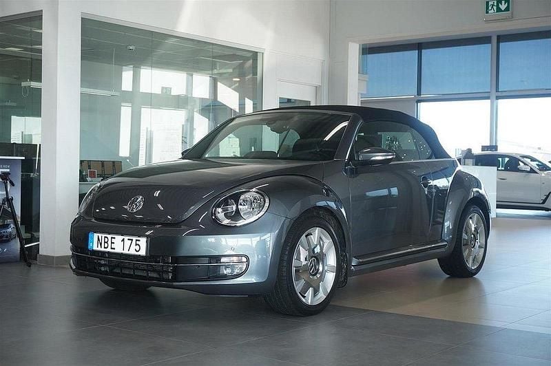 Grå Begagnad 2016 VW Beetle Cab | 199 800 kr (Bra pris) - Bild 1/4