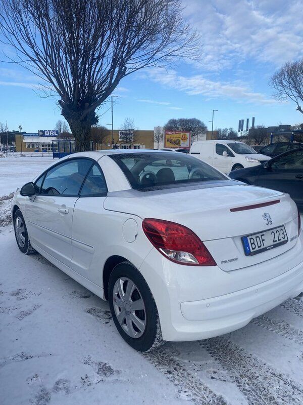 Vit Begagnad 2011 Peugeot 207 CC Cab | 67 000 kr (Marknadspris) - Bild 1/1