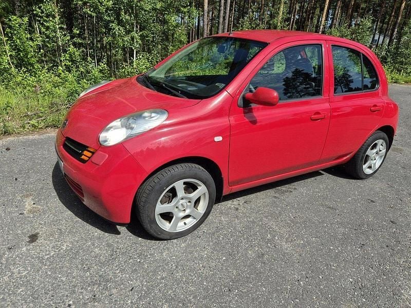 Röd Begagnad 2004 Nissan Micra Halvkombi | 22 000 kr (Bra pris) - Bild 1/4
