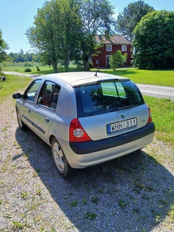 Grå Begagnad 2005 Renault Clio R.S. Halvkombi | 11 500 kr (Bra pris) - Bild 1/4