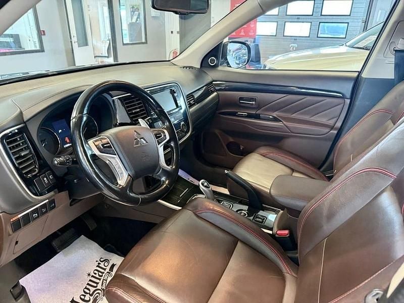 Begagnad Mitsubishi Outlander 203 HK (149 kW) 2016 Svart SUV