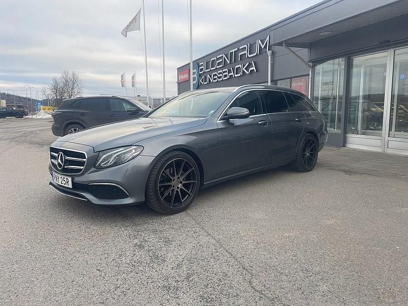 Grå Begagnad 2019 Mercedes E200 Avantgarde Kombi | 224 900 kr (Marknadspris) - Bild 1/4