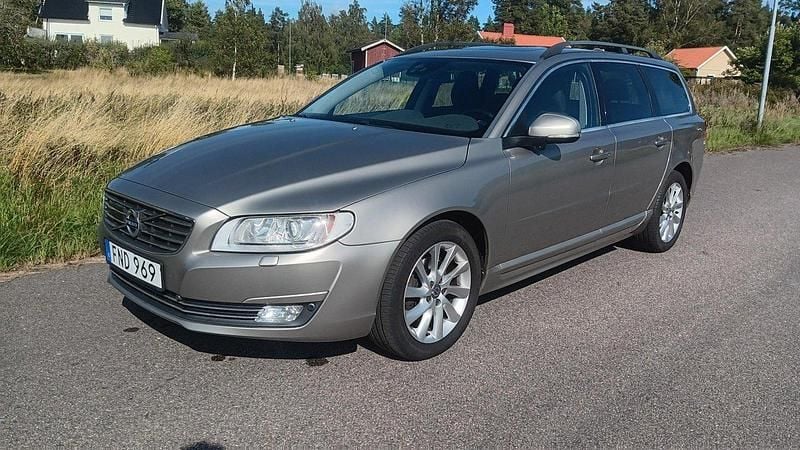 Begagnad 2015 Volvo V70 Momentum Kombi | 129 900 kr (Bra pris) - Bild 1/4