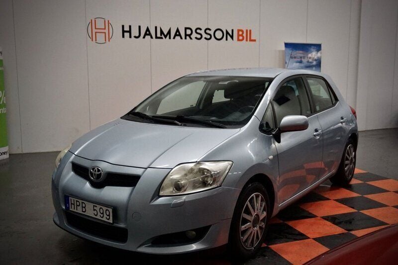 Ljusblå Begagnad 2008 Toyota Auris Halvkombi | 42 499 kr (Bra pris) - Bild 1/4