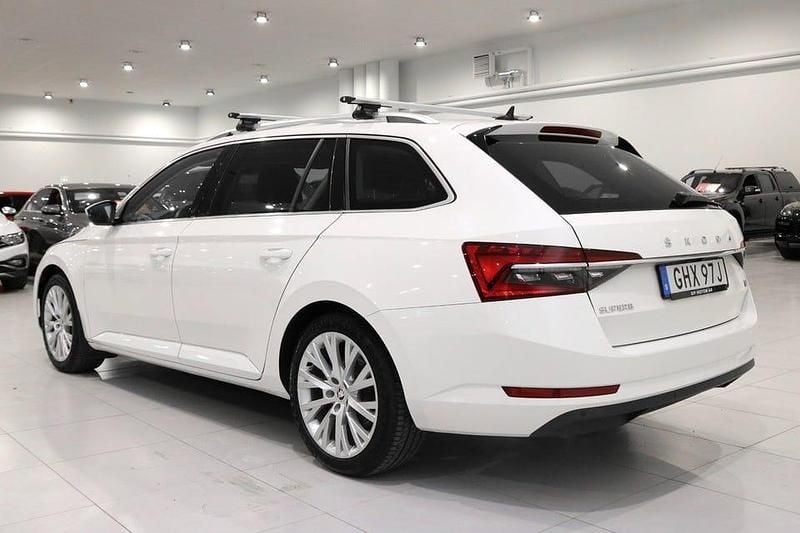 Begagnad Skoda Superb 218 HK (160 kW) 2021 Vit Kombi