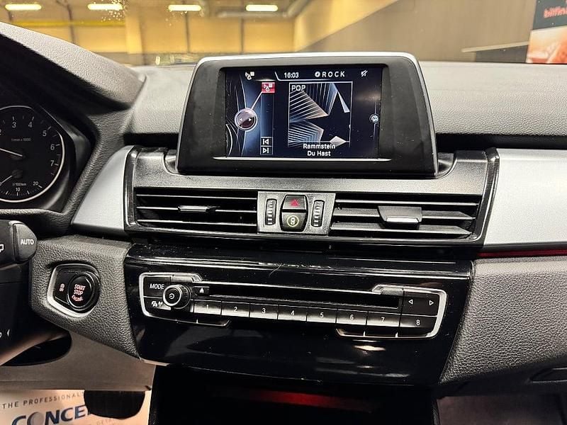 Begagnad BMW 218 Advantage 136 HK (100 kW) 2017 Svart Kombi