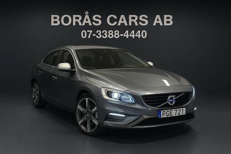 Grå Begagnad 2016 Volvo S60 R-Design Sedan | 169 900 kr (Marknadspris) - Bild 1/4