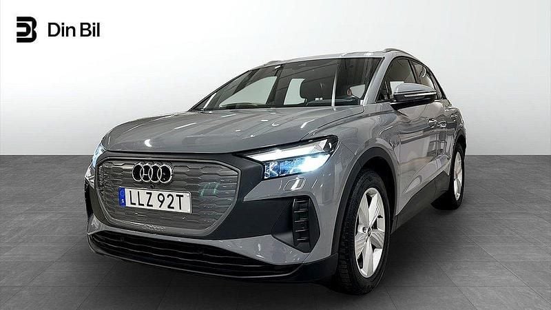 Grå Begagnad 2022 Audi Q4 e-tron Proline SUV | 329 000 kr (Marknadspris) - Bild 1/4