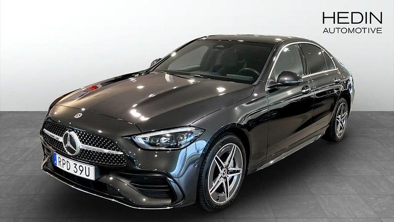 Grå (grey) Begagnad 2024 Mercedes C300e AMG Line Premium Sedan | 549 900 kr (Bra pris) - Bild 1/4