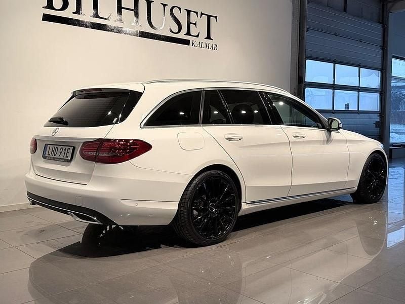 Begagnad Mercedes C220 Avantgarde 194 HK (142 kW) 2020 Vit Kombi