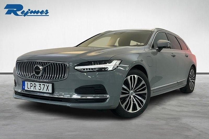 Grå Begagnad 2023 Volvo V90 Core Kombi | 429 900 kr (Marknadspris) - Bild 1/4
