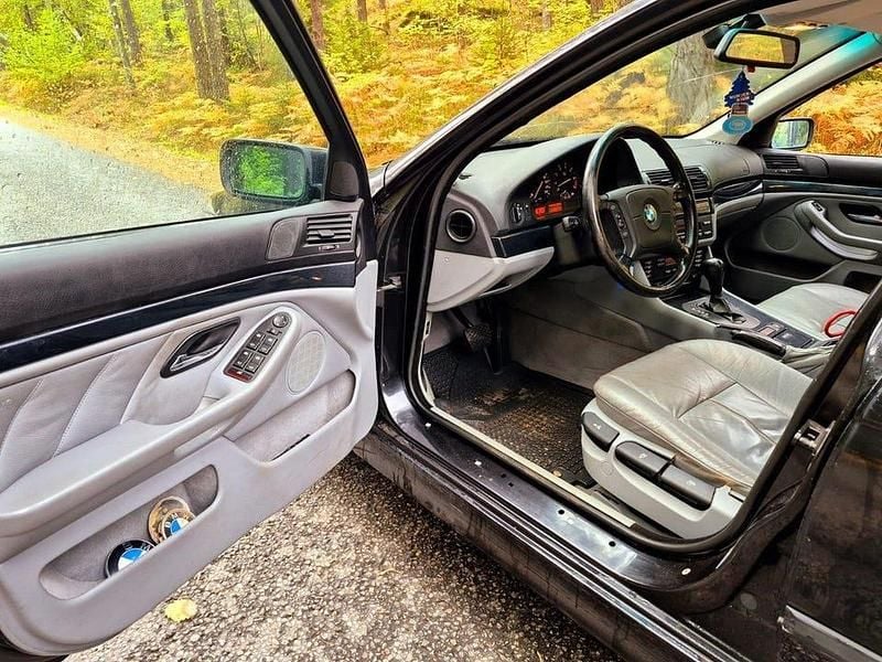 Begagnad BMW 528 193 HK (141 kW) 1997 Svart Sedan