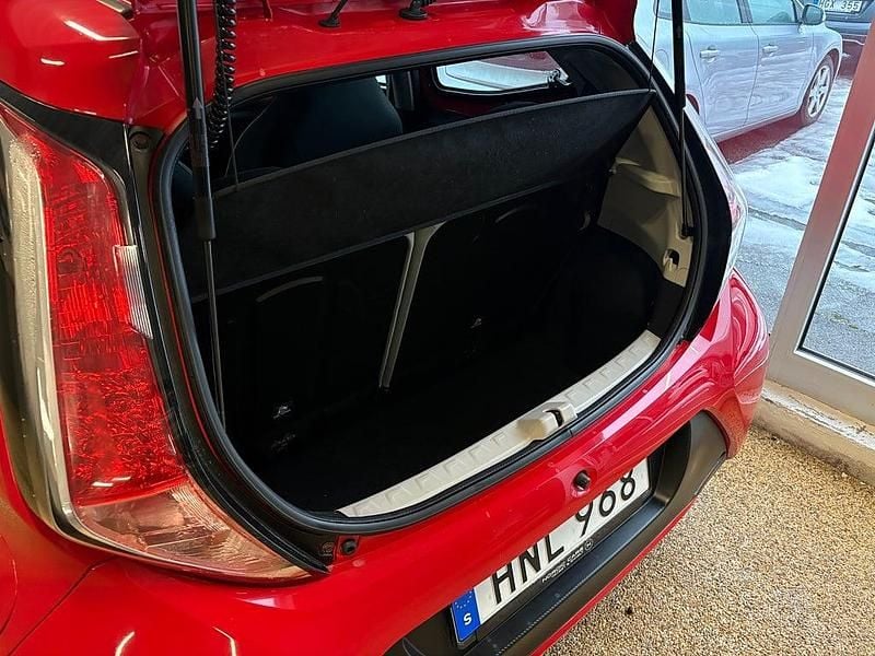 Begagnad Toyota Aygo X-play 69 HK (50 kW) 2018 Röd Halvkombi