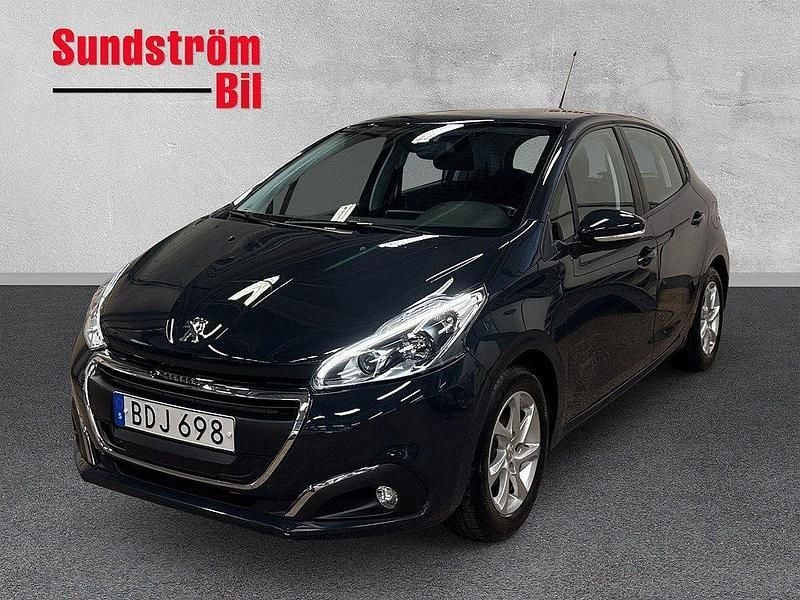 Mörkgrå (grå) Begagnad 2017 Peugeot 208 Active Halvkombi | 99 900 kr (Bra pris) - Bild 1/4