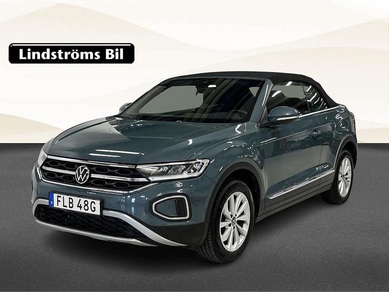 Mörkblå Begagnad 2022 VW T-Roc SUV | 329 900 kr - Bild 1/3