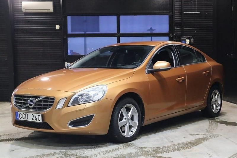 Begagnad Volvo S60 Momentum 203 HK (149 kW) 2010 Brun Sedan