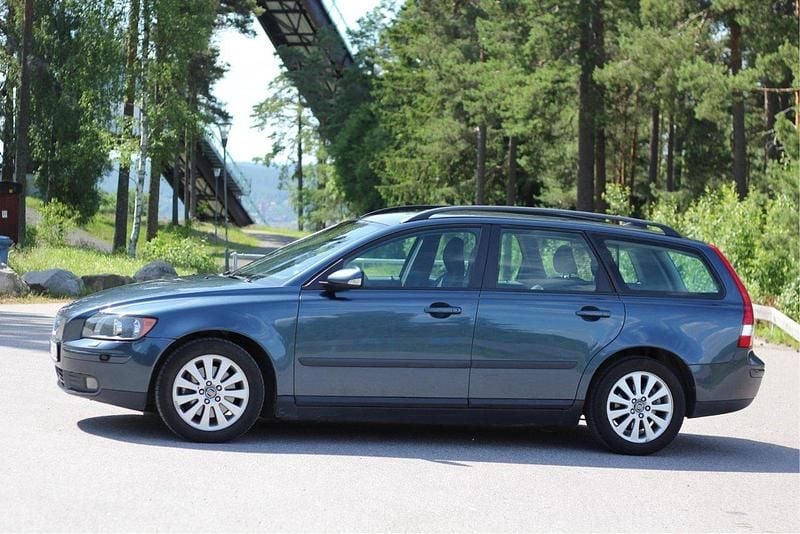Blå Begagnad 2006 Volvo V50 Kinetic Kombi | 62 000 kr (Marknadspris) - Bild 1/4