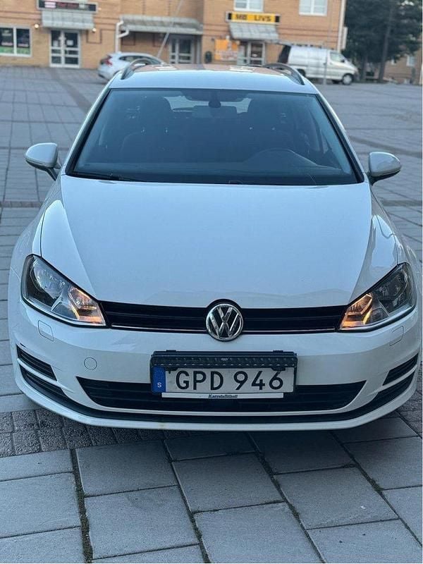 Vit Begagnad 2015 VW Golf VII Kombi | 92 000 kr (Bra pris) - Bild 1/4