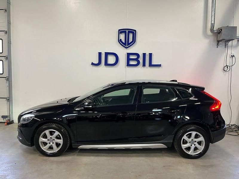 Begagnad Volvo V40 CC Momentum 116 HK (85 kW) 2014 Svart Kombi