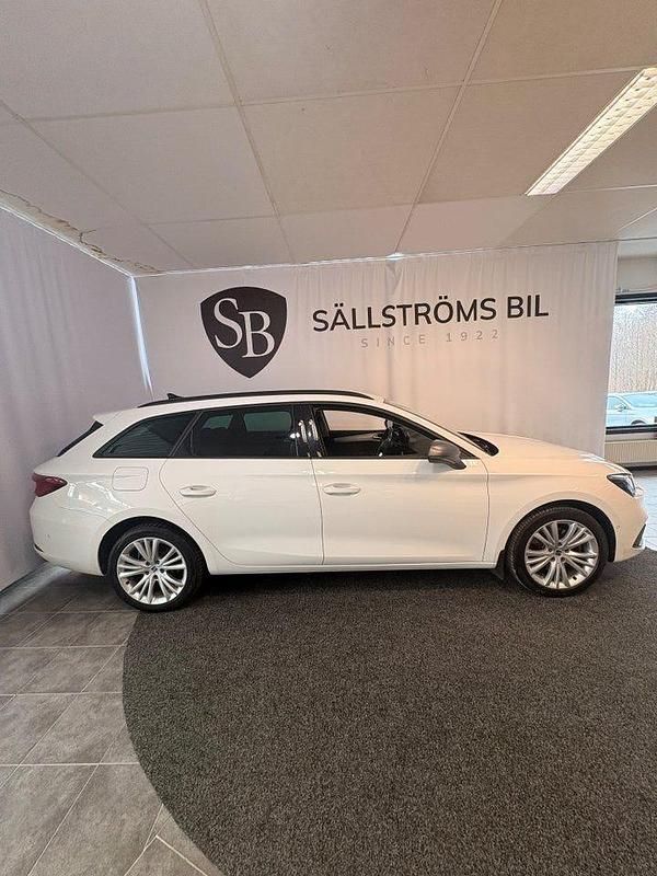 Vit Begagnad 2021 Seat Leon ST FR Kombi | 229 900 kr (Lite dyr) - Bild 1/4