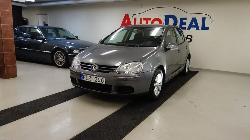 Mörkgrå Begagnad 2007 VW Golf V Trendline Halvkombi | 49 900 kr (Marknadspris) - Bild 1/4