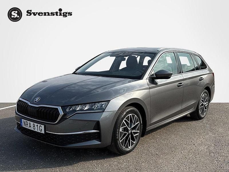 Grå Ny 2024 Skoda Octavia Selection Kombi | 373 400 kr (Marknadspris) - Bild 1/4