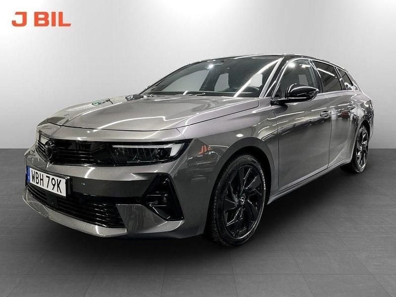 Grå Begagnad 2024 Opel Astra Kombi | 239 900 kr (Marknadspris) - Bild 1/3