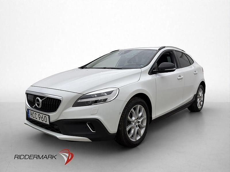Begagnad Volvo V40 Summum 152 HK (111 kW) 2016 Vit Halvkombi