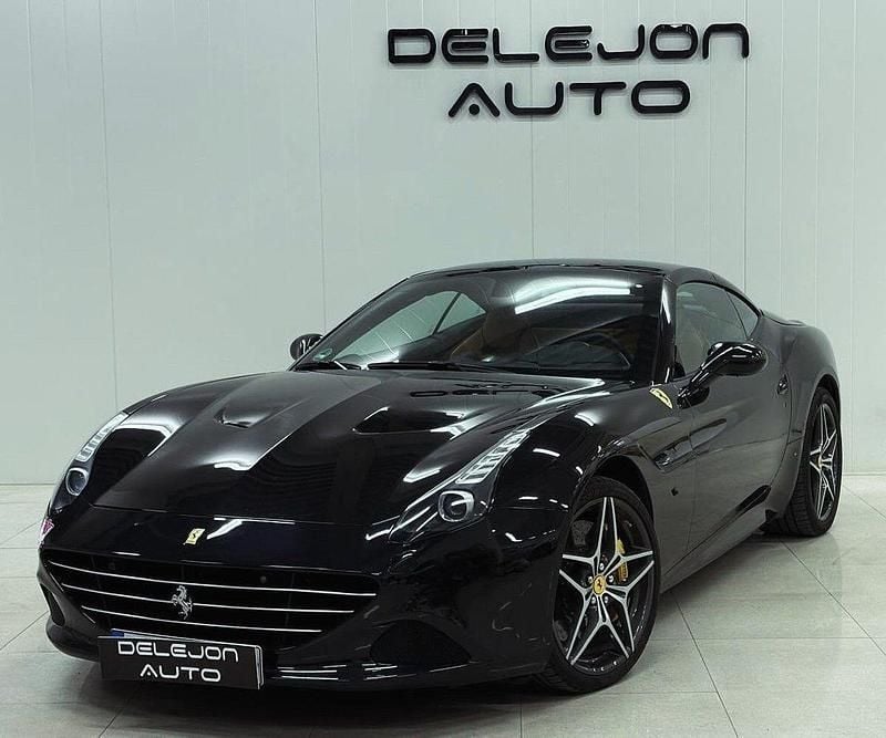 Mörkröd (svart) Begagnad 2016 Ferrari California Cab | 1 249 900 kr - Bild 1/4