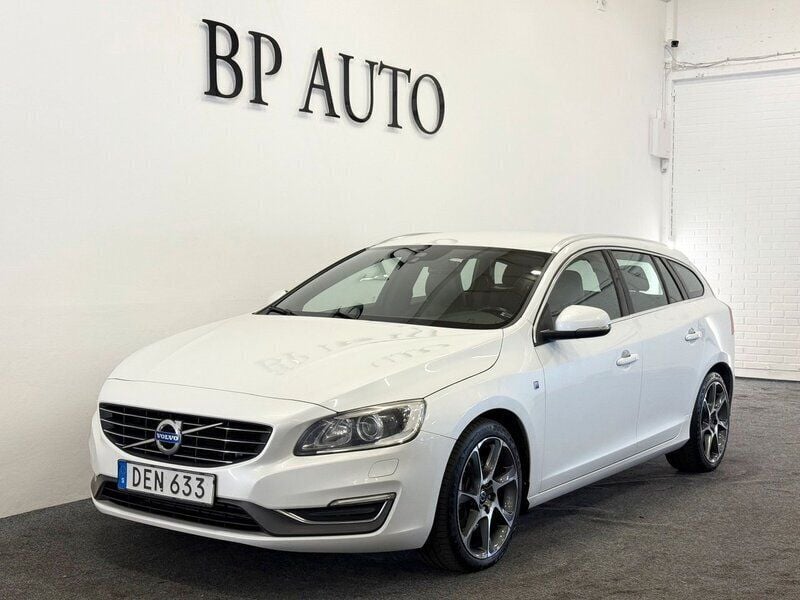 Vit Begagnad 2014 Volvo V60 Ocean Race Kombi | 159 900 kr (Marknadspris) - Bild 1/4