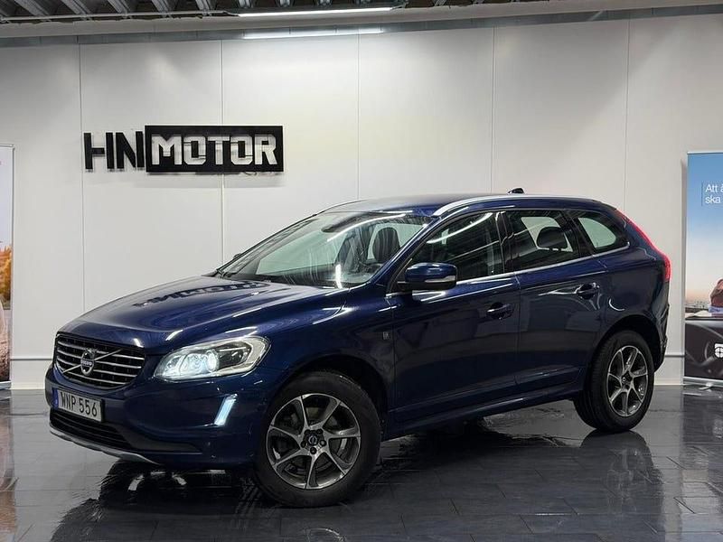 Blå Begagnad 2015 Volvo XC60 Ocean Race SUV | 159 900 kr (Marknadspris) - Bild 1/4