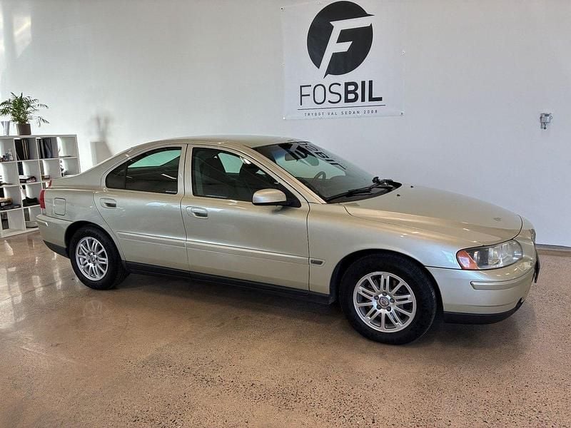 Ljusbrun Begagnad 2004 Volvo S60 Business Edition Sedan | 39 900 kr (Dyr) - Bild 1/3