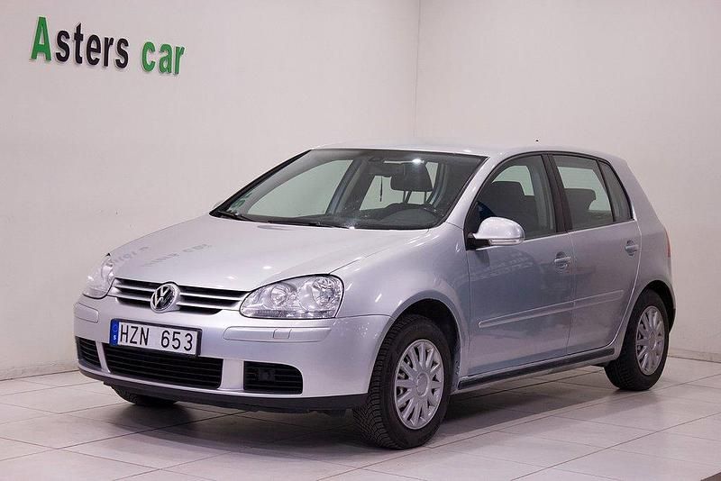 Silver Begagnad 2008 VW Golf VI United Halvkombi | 49 000 kr (Lite dyr) - Bild 1/4