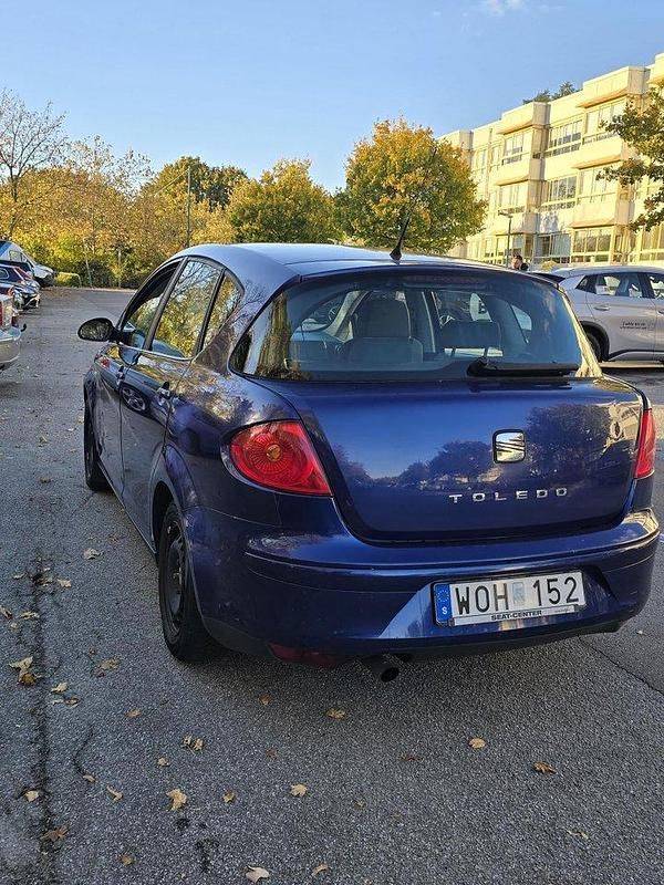 Blå Begagnad 2005 Seat Toledo Halvkombi | 19 900 kr - Bild 1/4