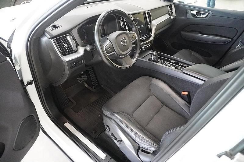Begagnad Volvo XC60 Momentum 303 HK (222 kW) 2019 Vit SUV